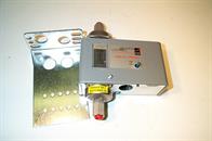 Johnson Controls, Inc. P28AN1 Lube Oil Controller, 90S 8-70Psi Ammonia Image